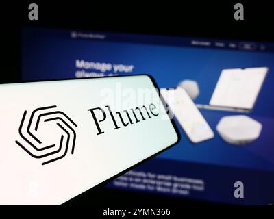 Deutschland. Juli 2024. In dieser Abbildung ist ein Mobiltelefon mit dem Logo der amerikanischen Firma Plume Design Inc. Vor der Business-Website zu sehen. (Credit Image: © Timon Schneider/SOPA Images via ZUMA Press Wire) NUR REDAKTIONELLE VERWENDUNG! Nicht für kommerzielle ZWECKE! Stockfoto