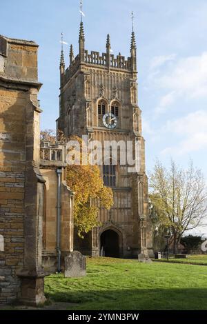 Evesham ist eine Marktstadt in worcestershire Großbritannien Evesham Abbey Bell Tower im Herbst Stockfoto