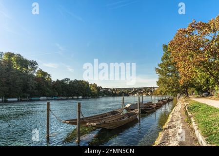 Rheinufer mit Blick auf den Munot, Schaffhausen, Kanton Schaffhausen, Schweiz Stockfoto