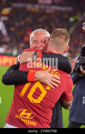 Roma, Italien. Mai 2019. Foto Fabio Rossi/AS Roma/LaPresse26/05/2019 Roma(Italia) Sport Calcio Roma-Parma Campionato Italiano Serie A TIM 2018/2019 - Stadio Olimpico Nella Foto: Daniele de Rossi, Claudio Ranieri Foto Fabio Rossi/AS Roma/LaPresse 26/05/2019 Rom (Italien) Sport Soccer Roma-Parma italienische Fußball-Meisterschaft Liga Serie A Tim 2018/2019 - Olimpic Stadion im Bild: Daniele Russball News: Danieli Live/Lassi Stockfoto