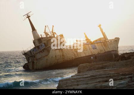 Fantastisches EDRO III Schiffswrack in der Nähe von Saint George Peyia, Coastal Bay Stockfoto