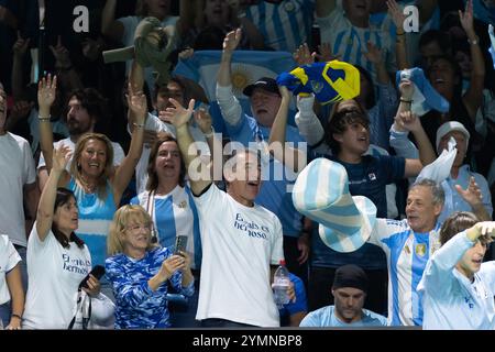 Malaga, Spanien. November 2024. MALAGA, SPANIEN - 21. NOVEMBER: Fans und Unterstützer Argentiniens im Viertelfinale zwischen Italien und Argentinien beim Davis Cup Finale im Palacio de Deportes Jose Maria Martin Carpena am 21. November 2024 in Malaga, Spanien. (Foto: Marleen Fouchier/BSR Agency) Credit: BSR Agency/Alamy Live News Stockfoto