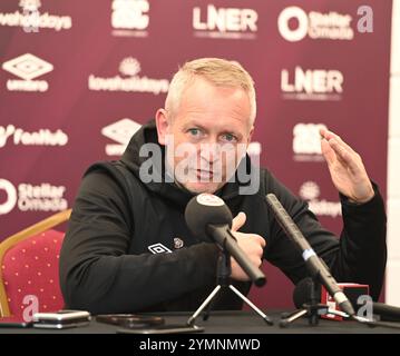 Tynecastle Park Edinburgh Schottland Großbritannien 22 Nov 24 Hearts Cheftrainer Neil Critchley während der Pressekonferenz für das Celtic Match . Quelle: eric mccowat/Alamy Live News Stockfoto