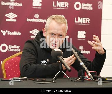 Tynecastle Park Edinburgh Schottland Großbritannien 22 Nov 24 Hearts Cheftrainer Neil Critchley während der Pressekonferenz für das Celtic Match . Quelle: eric mccowat/Alamy Live News Stockfoto