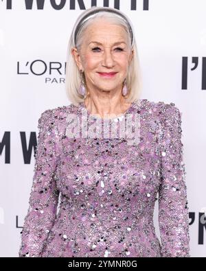 Hollywood, Usa. November 2024. HOLLYWOOD, LOS ANGELES, KALIFORNIEN, USA – 21. NOVEMBER: Helen Mirren kommt bei der 19. Jährlichen L'Oreal Paris' Women of Worth Celebration 2024 am 21. November 2024 im NeueHouse Hollywood in Hollywood, Los Angeles, Kalifornien, USA. (Foto: Xavier Collin/Image Press Agency) Credit: Image Press Agency/Alamy Live News Stockfoto