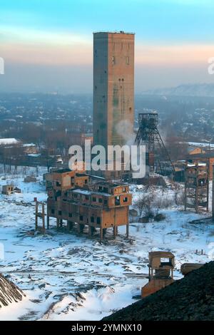 Bergwerksführer in einem Kohlebergwerk in der Ukraine im Winter Stockfoto