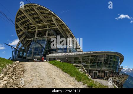 Die Pavillon-Seilbahnstation des Skyway Monte Bianco verbindet Courmayeur (1300 m) mit Pavillon (2173 m) und Punta Helbronner (3466 m), Courmayeur Stockfoto