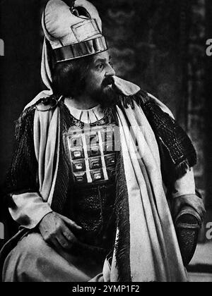 Passionspiele Oberammerbau mit der Figur Kaiphas (Caiaphas), gespielt von Hugo Rutz. Dieses Foto stammt von einer Postkarte, die 1930 von F. Bruckman aus München veröffentlicht wurde. Stockfoto