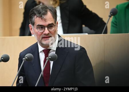 Berlin, Deutschland. November 2024. Wolfgang Schmidt (SPD), Leiter des Bundeskanzleramtes, spricht auf der 1049. Plenartagung des Bundesrates. Quelle: Sebastian Christoph Gollnow/dpa/Alamy Live News Stockfoto