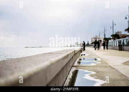 Eine Küste von Larnaca, Zypern im Dezember Stockfoto