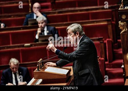 Paris, Frankreich. November 2024. Antonin Burat/Le Pictorium - Fragestunde an die Regierung vom 19. November 2024, gefolgt von Diskussionen über das Finanzgesetz für Ende 2024, in der französischen Nationalversammlung - 19./11/2024 - Frankreich/Paris - Abgeordneter Charles de Courson während einer Debatte über das Finanzgesetz für Ende 2024 in der französischen Nationalversammlung am 19. November 2024. Quelle: LE PICTORIUM/Alamy Live News Stockfoto