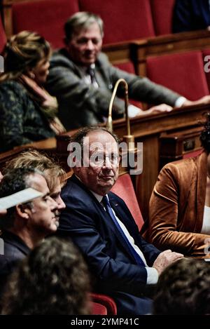 Paris, Frankreich. November 2024. Antonin Burat/Le Pictorium - Fragestunde an die Regierung vom 19. November 2024, gefolgt von Diskussionen über das Finanzgesetz für Ende 2024, in der französischen Nationalversammlung - 19./11/2024 - Frankreich/Paris - Sozialistischer Abgeordneter Francois Hollande, während der Fragestunde an die Regierung am 19. November 2024 in der französischen Nationalversammlung. Quelle: LE PICTORIUM/Alamy Live News Stockfoto