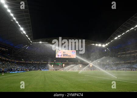 22. November 2024; Allianz Stadium, Sydney, NSW, Australien: A-League Football, Newcastle Jets gegen Central Coast Mariners; das Spielfeld wird vor Spielbeginn gewässert Stockfoto