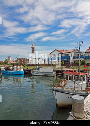 Timmendorf, Mecklenburg-Vorpommern, Deutschland - 09. Juni 2017: Blick auf den malerischen Hafen von Timmendorf Strand auf der Insel Poel im Sommer. Stockfoto