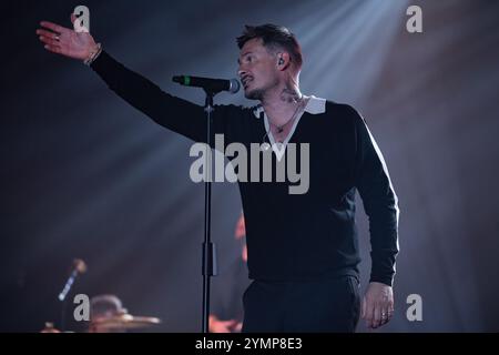 Neapel, Na, Italien. November 2024. Neapel, Italien. Lee Ryan von Blue tritt live im Palapartenope in Neapel auf, am 21. November 2024. (Credit Image: © Andrea Gul/SOPA Images via ZUMA Press Wire) NUR REDAKTIONELLE VERWENDUNG! Nicht für kommerzielle ZWECKE! Stockfoto