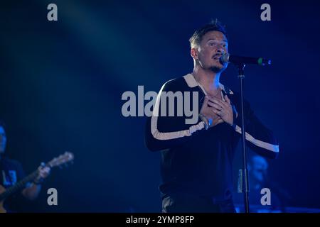 Neapel, Na, Italien. November 2024. Neapel, Italien. Lee Ryan von Blue tritt live im Palapartenope in Neapel auf, am 21. November 2024. (Credit Image: © Andrea Gul/SOPA Images via ZUMA Press Wire) NUR REDAKTIONELLE VERWENDUNG! Nicht für kommerzielle ZWECKE! Stockfoto