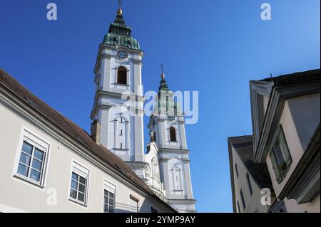 Die beiden Türme der ehemaligen Stiftskirche St. Peter, eine römisch-katholische Pfarrkirche, Bad Waldsee, Oberschwaben, Baden-Württemberg, Deutschland Stockfoto