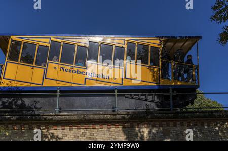 Drahtseilradbahn im Landschaftspark Neroberg, Wiesbaden, Hessen, Deutschland, Europa Stockfoto