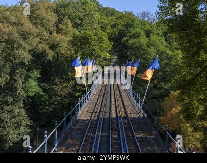 Drahtseilradbahn im Landschaftspark Neroberg, Wiesbaden, Hessen, Deutschland, Europa Stockfoto