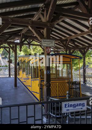 Drahtseilradbahn im Landschaftspark Neroberg, Wiesbaden, Hessen, Deutschland, Europa Stockfoto