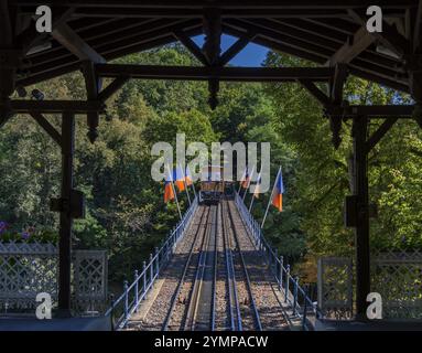 Drahtseilradbahn im Landschaftspark Neroberg, Wiesbaden, Hessen, Deutschland, Europa Stockfoto