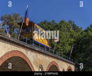 Drahtseilradbahn im Landschaftspark Neroberg, Wiesbaden, Hessen, Deutschland, Europa Stockfoto