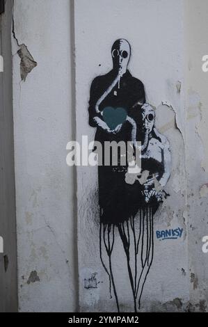 PRAG, TSCHECHIEN - 25. MÄRZ 2023: Banksy Graffitti an der Wand. Stockfoto