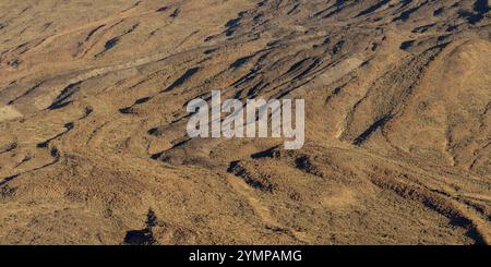 Panorama während des Aufstiegs zum Alto de Guajara, 2715 m, über den Teide-Nationalpark, Parque Nacional del Teide, mit erstarrten Lavaflüssen am Fuße des Flusses Stockfoto