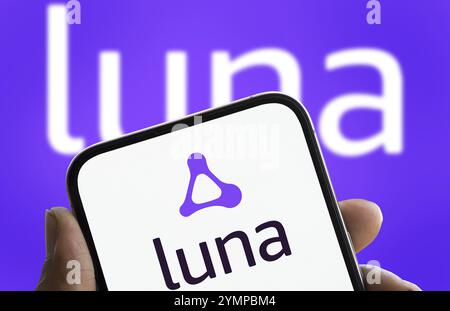 Das Amazon luna Logo wird auf dem Smartphone angezeigt. Amazon Luna ist eine Cloud-Gaming-Plattform. Stockfoto