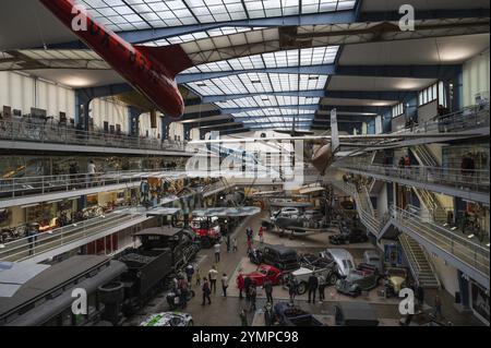 PRAG, TSCHECHIEN - 25. MÄRZ 2023: Nationales Technikmuseum auf dem Bild Haupthalle. Stockfoto