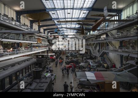 PRAG, TSCHECHIEN - 25. MÄRZ 2023: Nationales Technikmuseum auf dem Bild Haupthalle. Stockfoto