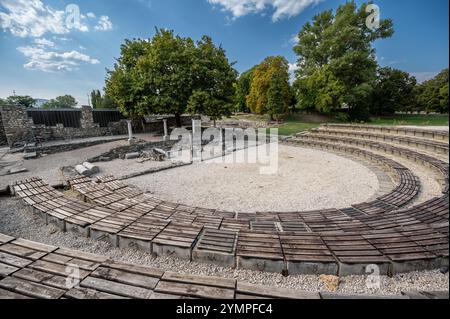 Budapest, Ungarn. August 2022. Römisches Amphitheater in Aquincum, der antiken römischen Stadt, heute archäologische Stätte und Museum. Reiseziele. Stockfoto