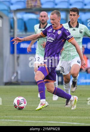 Paddington, Australien. November 2024. Nicholas Pennington von Perth Glory FC wurde während des fünften Spiels der Isuzu UTE A-League 2024-25 zwischen Perth Glory FC und Western United FC im Allianz Stadium in Aktion genommen. Endstand Perth Glory FC 1:3 Western United FC. (Foto: Luis Veniegra/SOPA Images/SIPA USA) Credit: SIPA USA/Alamy Live News Stockfoto