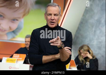 Huerth, Deutschland. November 2024. 29. RTL Spendenmarathon 'We Help Children', Fernsehen, 21-22.11.2024 in Hürth, Deutschland, Credit: dpa/Alamy Live News Stockfoto