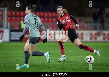 Leverkusen, Deutschland. November 2024. Karolina Lea Vilhjalmsdottir (Bayer 04 Leverkusen, 18); Bayer 04 Leverkusen - 1. FFC Turbine Potsdam; Frauen DFB-Pokal Achtelfinale am 22.11.2024 im Ulrich-Haberland-Stadion in Leverkusen (Nordrhein-Westfalen). DFL-VORSCHRIFTEN VERBIETEN DIE VERWENDUNG VON FOTOS ALS BILDSEQUENZEN UND/ODER QUASI-VIDEO. Quelle: dpa/Alamy Live News Stockfoto