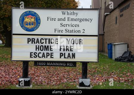 Whitby Fire Station 2 Schild auf der Manning Road in Oshawa, Ontario, Kanada Stockfoto