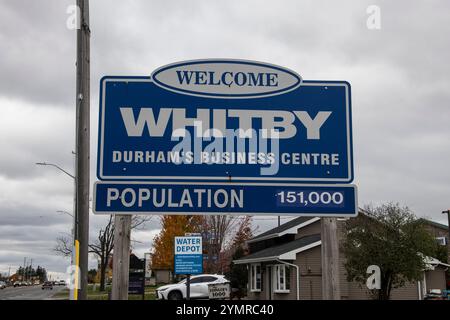 Willkommen im Whitby-Schild auf der Taunton Road East in Oshawa, Ontario, Kanada Stockfoto