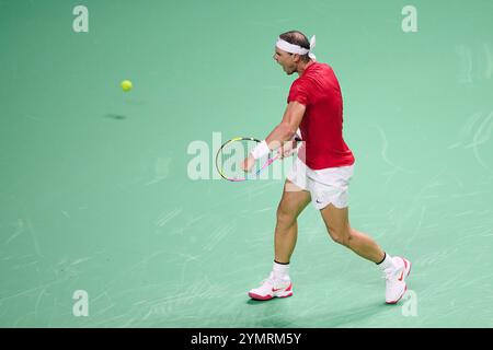 MALAGA, SPANIEN - 19. NOVEMBER: Rafael Nadal von Team Spain feiert den letzten Punkt seiner Karriere im Einzelspiel gegen Botic van de Zandschulp vom Team Niederlande im Viertelfinale zwischen den Niederlanden und Spanien während des Davis Cup Finals im Palacio de Deportes Jose Maria Martin Carpena am 19. November 2024 in Malaga, Spanien. (Foto von Francisco Macia/Photo Players Images/Magara Press) Stockfoto