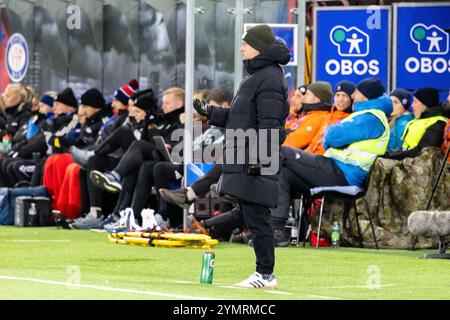 Oslo, Norwegen. November 2024. Cheftrainer Alexander Straus von Bayern München war beim Spiel der UEFA Women’s Champions League zwischen Vaalerenga und Bayern München in der Intility Arena in Oslo zu sehen. Stockfoto