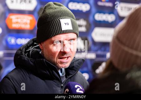 Oslo, Norwegen. November 2024. Cheftrainer Alexander Straus von Bayern München nach dem Spiel der UEFA Women’s Champions League zwischen Vaalerenga und Bayern München in der Intility Arena in Oslo. Stockfoto