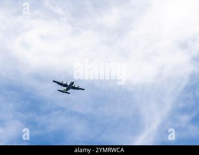 connecticut Air Guard Flugzeug fliegt über manhattan Stockfoto