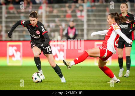 Berlin, Deutschland. November 2024. Barbara Dunst (28) von Eintracht Frankfurt beim DFB-Pokal Frauen-Spiel zwischen Union Berlin und Eintracht Frankfurt in der Alten Försterei in Berlin. Quelle: Gonzales Photo/Alamy Live News Stockfoto