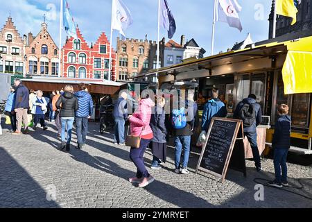 Brügge Bauernmarkt im Markt – Brügge, Belgien – 23. Oktober 2024 Stockfoto