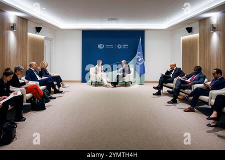 Annalena Baerbock Buendnis 90/die Gruenen, Bundesaussenministerin, trifft Antonio Guterres, Generalsekretaer der Vereinten Nationen zu einem gespraech im Rahmen der COP29 in Baku, 22.11.2024. Fotografiert im Auftrag des Auswaertigen Amtes AA Baku Aserbaidschan *** Annalena Baerbock Buendnis 90 die Gruenen , Außenminister, trifft sich auf der COP29 in Baku, 22 11 2024 fotografiert im Auftrag des Auswärtigen Amtes AA Baku Aserbaidschan Urheberrecht: XFelixxZahn/AAX Stockfoto