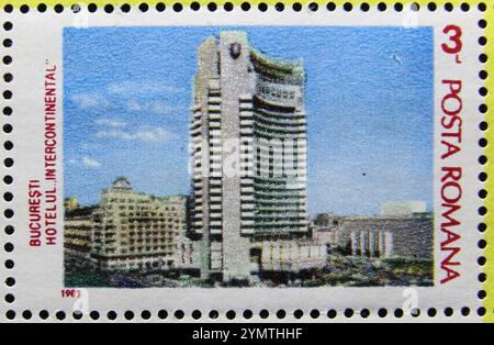 ISTANBUL, TÜRKEI - 03. JANUAR 2021: Rumänische Briefmarke zeigt Intercontinental Hotel, Bukarest um 1987 Stockfoto