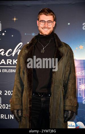 Linus Weber bei der Eröffnung von Weihnachten im Tierpark 2024 am Schloss Friedrichsfelde im Tierpark Berlin. Berlin, 22.11.2024 *** Linus Weber bei der Weihnachtsfeier im Tierpark 2024 im Schloss Friedrichsfelde im Tierpark Berlin, 22 11 2024 Foto:Xn.xKubelkax/xFuturexImagex tierpark weihnacht 4113 Stockfoto