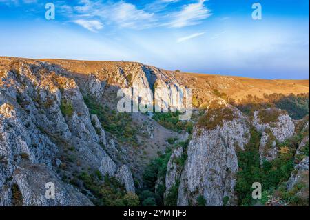 Tureni Schluchten bei Sonnenuntergang, ein wunderschönes Naturschutzgebiet in den Apuseni Bergen Stockfoto