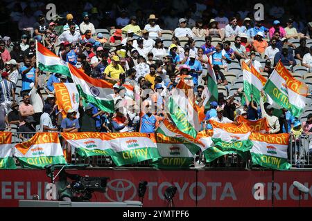 Perth Stadium, Perth, Australien. November 2024. International Test Cricket, Australien gegen Indien 1. Test Day 2; Indien Fans zeigen ihre Farben Credit: Action Plus Sports/Alamy Live News Stockfoto