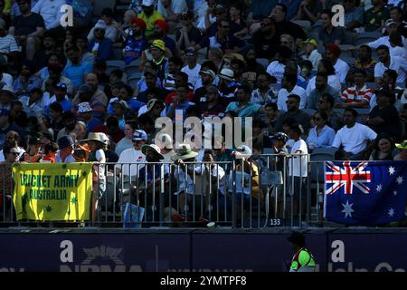 Perth Stadium, Perth, Australien. November 2024. International Test Cricket, Australien gegen Indien 1. Test Day 2; Australian Supporters Credit: Action Plus Sports/Alamy Live News Stockfoto