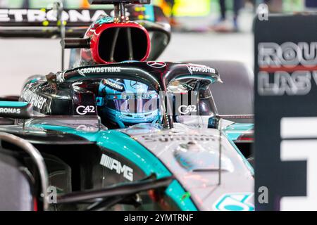 November 2024; Las Vegas, Nevada, USA. F1 Grand Prix von Las Vegas; Qualifikationstag; George Russell (63) aus Großbritannien und das Mercedes-AMG Petronas F1 Team in parc Ferme nach der Pole während des Qualifyings Stockfoto